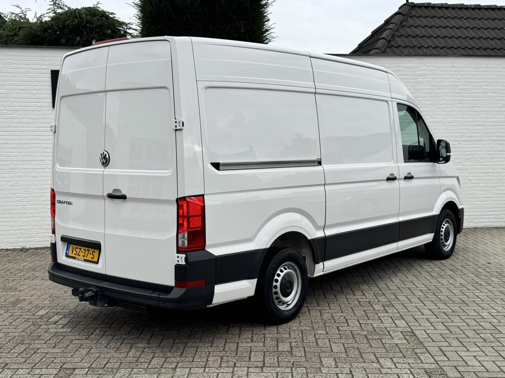Volkswagen Crafter-30 2.0 TDI L3H3 Highline Carplay DAB Cruise Verwarmde voorruit Trekhaak Lat om Lat - Furgon: foto 2 Volkswagen Crafter-30 2.0 TDI L3H3 Highline Carplay DAB Cruise Verwarmde voorruit Trekhaak Lat om Lat - Furgon: foto 2