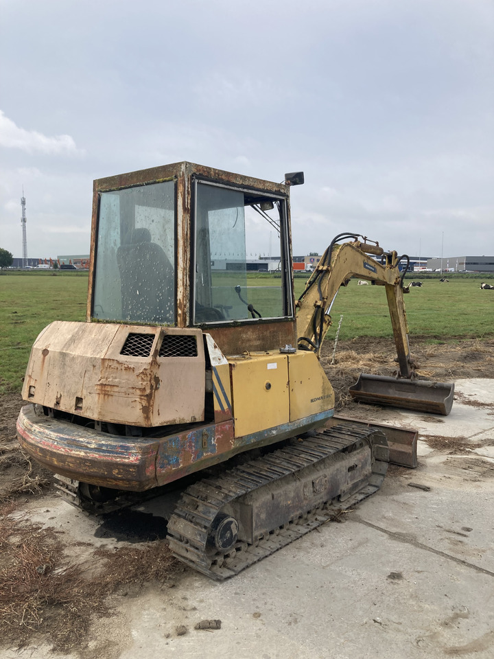 KOMATSU PC30-5 - Miniekskavator: foto 2 KOMATSU PC30-5 - Miniekskavator: foto 2