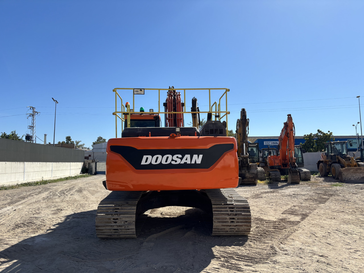 DOOSAN DX225-5 - Ekskavator me zinxhirë: foto 4 DOOSAN DX225-5 - Ekskavator me zinxhirë: foto 4