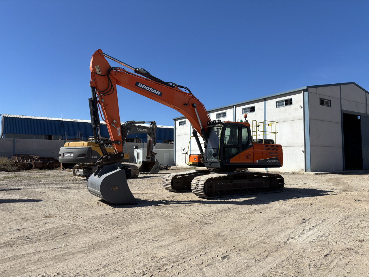 DOOSAN DX225-5 - Ekskavator me zinxhirë: foto 1 DOOSAN DX225-5 - Ekskavator me zinxhirë: foto 1
