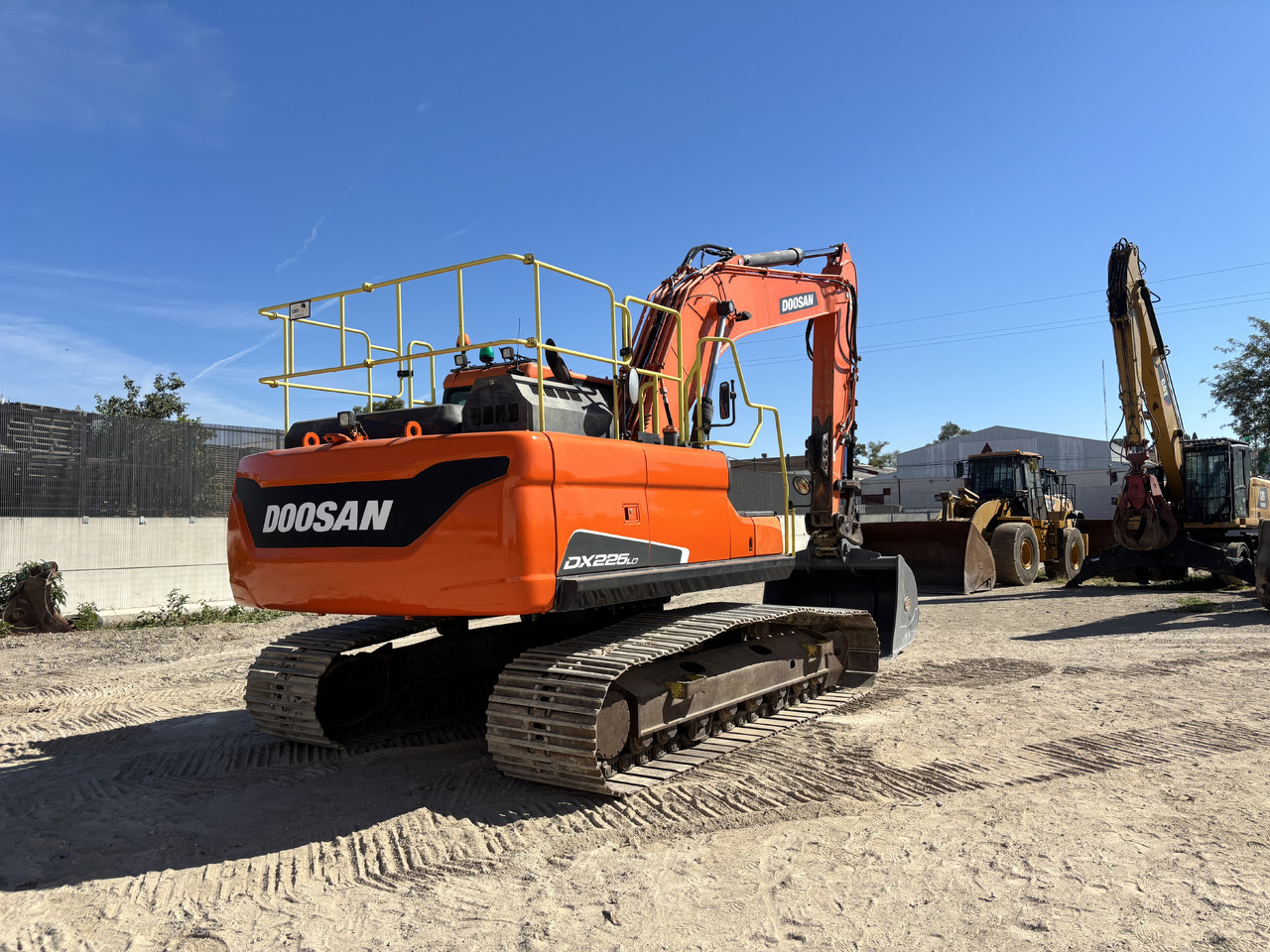 DOOSAN DX225-5 - Ekskavator me zinxhirë: foto 5 DOOSAN DX225-5 - Ekskavator me zinxhirë: foto 5