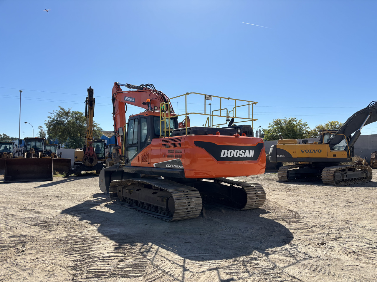 DOOSAN DX225-5 - Ekskavator me zinxhirë: foto 3 DOOSAN DX225-5 - Ekskavator me zinxhirë: foto 3