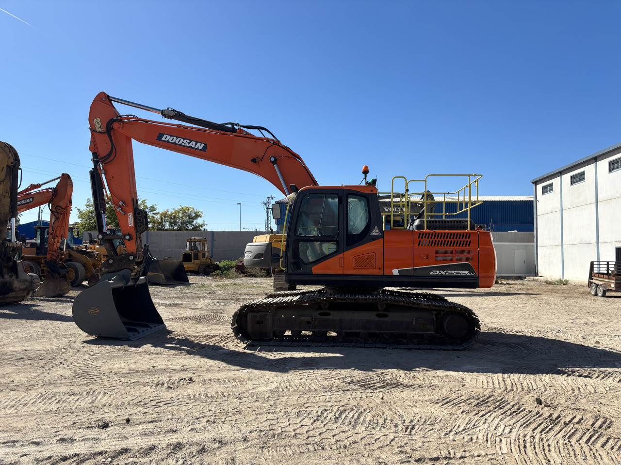 DOOSAN DX225-5 - Ekskavator me zinxhirë: foto 2 DOOSAN DX225-5 - Ekskavator me zinxhirë: foto 2