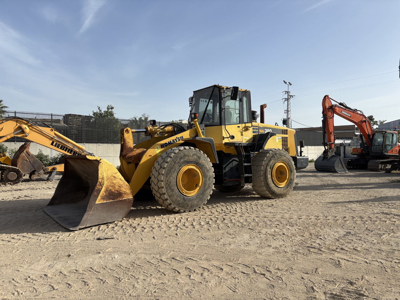 KOMATSU WA380-6 - Fadrom: foto 1 KOMATSU WA380-6 - Fadrom: foto 1