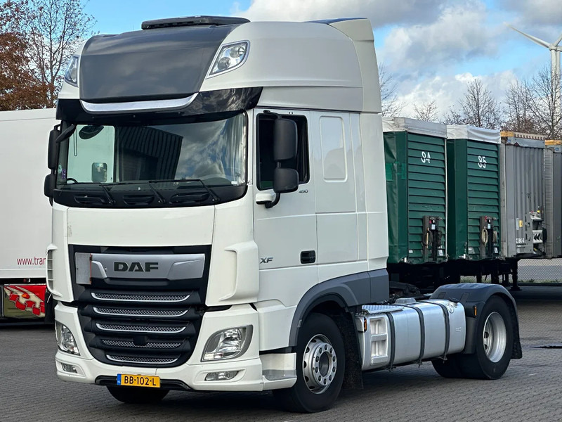 DAF XF 450 Super Space Cab Euro 6 - Gjysmë-kamion: foto 1 DAF XF 450 Super Space Cab Euro 6 - Gjysmë-kamion: foto 1