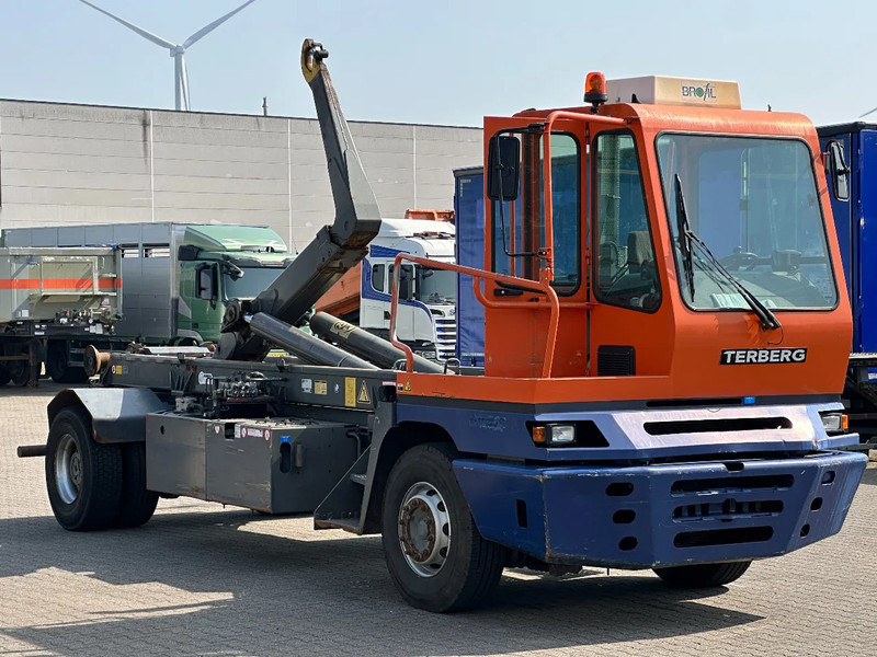 Terberg YT 222 4x2 AJK 30T Haakarm / Weegsysteem / Overdrukcabine / *NL-Kenteken* - Kamion vetëngarkues: foto 2 Terberg YT 222 4x2 AJK 30T Haakarm / Weegsysteem / Overdrukcabine / *NL-Kenteken* - Kamion vetëngarkues: foto 2