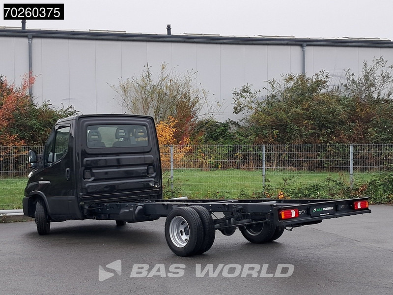 Iveco Daily 35C21 Neu! 3.0L 2025-Modell Automatik 210PS Radstand 410 Fahrgestell Doppelbereifung LED ACC Klima Euro6 Chassis A/C - Kamioncine: foto 2 Iveco Daily 35C21 Neu! 3.0L 2025-Modell Automatik 210PS Radstand 410 Fahrgestell Doppelbereifung LED ACC Klima Euro6 Chassis A/C - Kamioncine: foto 2