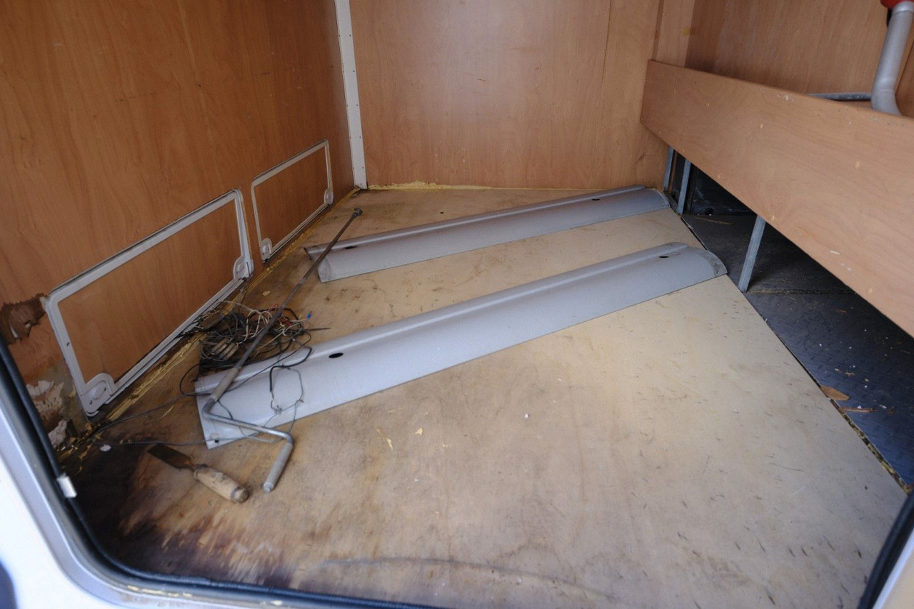 Bürstner A 747-2/Festbett+Garage/Klima/Markise/dop.Boden Bürstner A 747-2/Festbett+Garage/Klima/Markise/dop.Boden - Kamper alcove: foto 5 Bürstner A 747-2/Festbett+Garage/Klima/Markise/dop.Boden Bürstner A 747-2/Festbett+Garage/Klima/Markise/dop.Boden - Kamper alcove: foto 5
