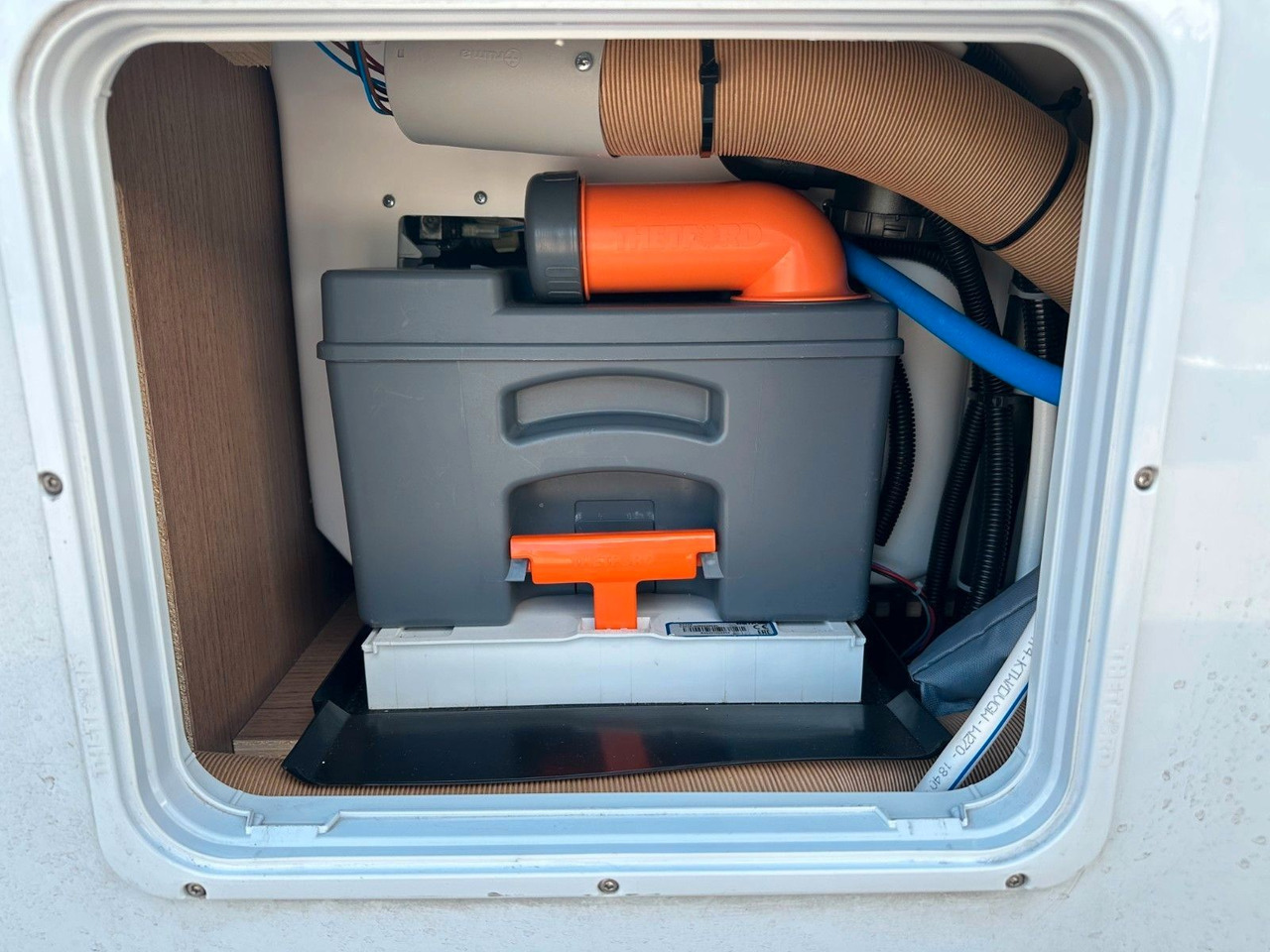 Kamper gjysmë i integruar Carado V 132/Festbett/Garage/Klima/Markise/Finanzierung: foto 10