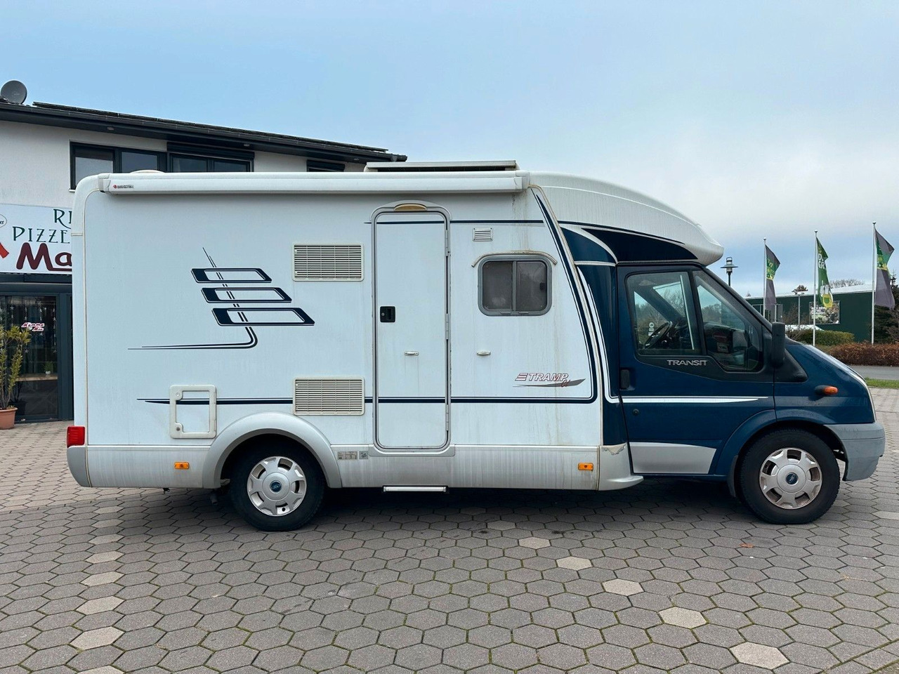 HYMER / ERIBA / HYMERCAR TRAMP T 572 CL/Festbett/Klima/Markise HYMER / ERIBA / HYMERCAR TRAMP T 572 CL/Festbett/Klima/Markise - Kamper gjysmë i integruar: foto 3 HYMER / ERIBA / HYMERCAR TRAMP T 572 CL/Festbett/Klima/Markise HYMER / ERIBA / HYMERCAR TRAMP T 572 CL/Festbett/Klima/Markise - Kamper gjysmë i integruar: foto 3