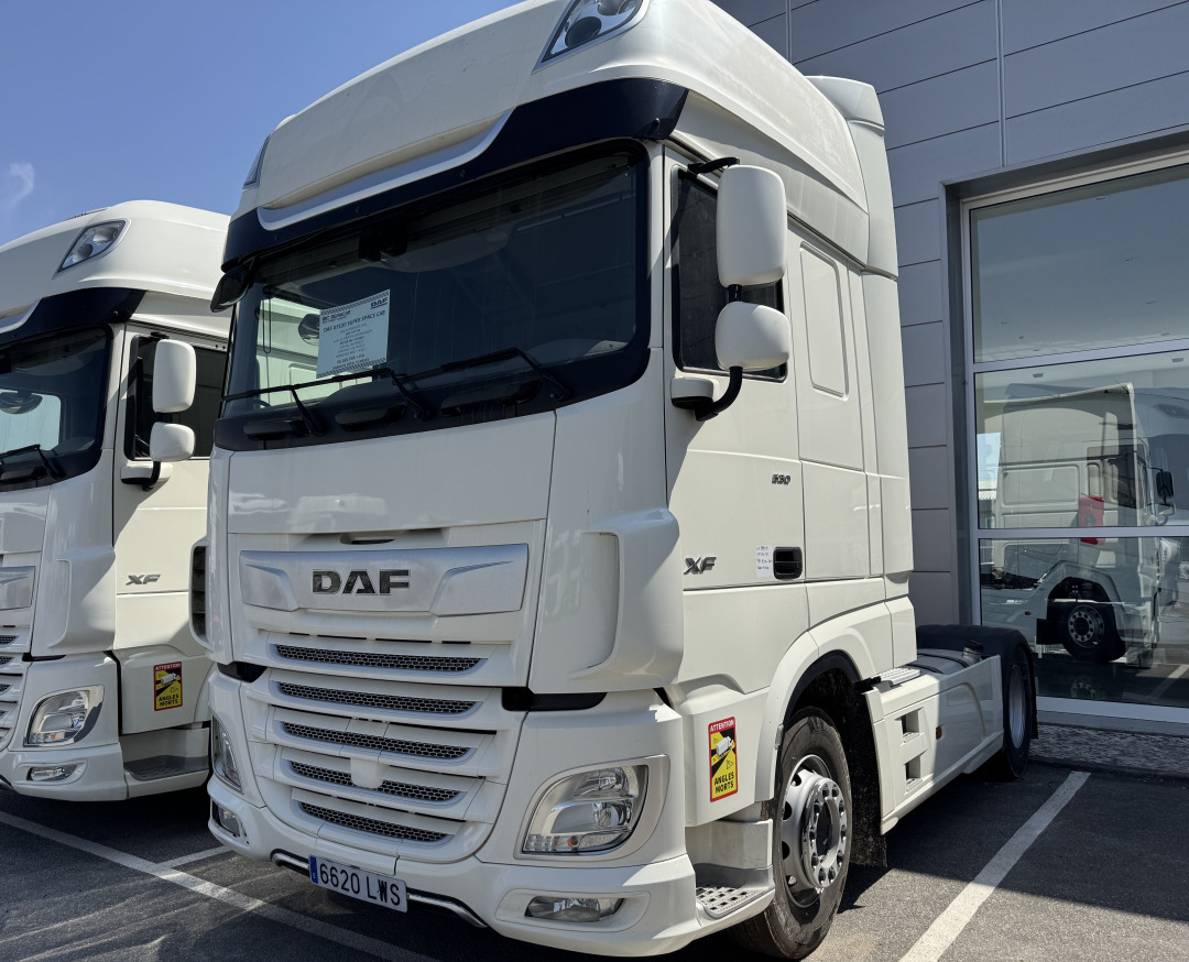 DAF XF 530 - Gjysmë-kamion: foto 1 DAF XF 530 - Gjysmë-kamion: foto 1