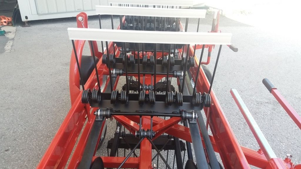 Molon 250/5R zu Traktor gEnio (15866) - Barkthyese/ Shkundës bari: foto 3 Molon 250/5R zu Traktor gEnio (15866) - Barkthyese/ Shkundës bari: foto 3