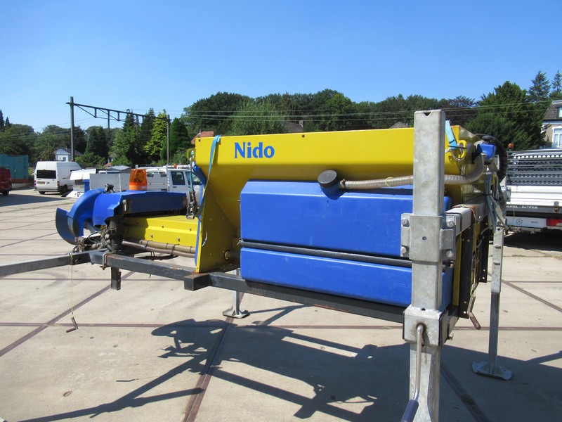 NIDO Stratos B06L-24 VCLN-350 Hydro zoutstrooier 0,6m3 + 350L - Makineri pastrimi: foto 4 NIDO Stratos B06L-24 VCLN-350 Hydro zoutstrooier 0,6m3 + 350L - Makineri pastrimi: foto 4