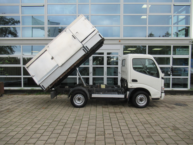 Toyota Dyna 100 3.0 D-4D 80KW Comfort Veegvuilkipper Tipper - Kamioncine vetëshkarkuese: foto 4 Toyota Dyna 100 3.0 D-4D 80KW Comfort Veegvuilkipper Tipper - Kamioncine vetëshkarkuese: foto 4