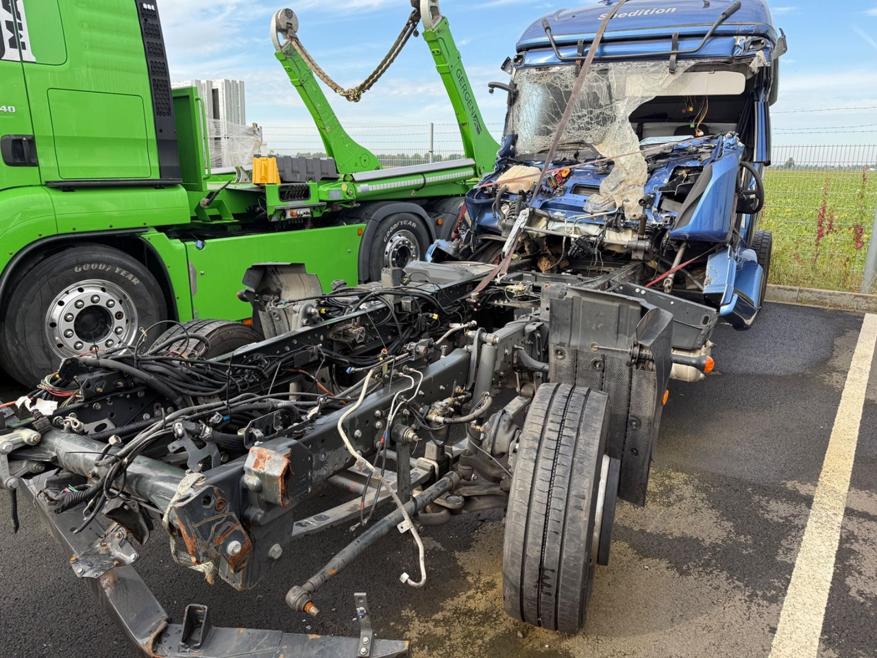 Iveco Eurocargo 110EL250 Unfallchassis - Autotransportues: foto 1 Iveco Eurocargo 110EL250 Unfallchassis - Autotransportues: foto 1