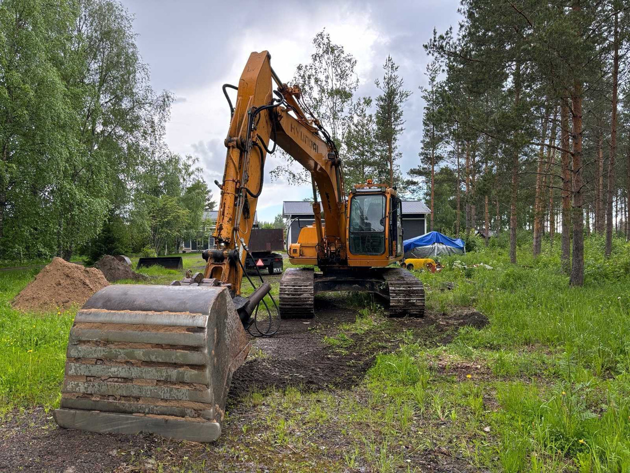 Crawler excavator Hyundai 180 LC-3 - Ekskavator me zinxhirë: foto 2 Crawler excavator Hyundai 180 LC-3 - Ekskavator me zinxhirë: foto 2
