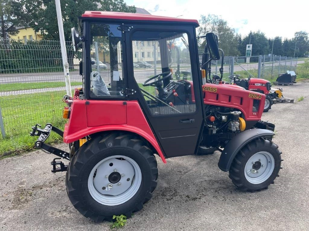 Belarus 320.4 - Traktor: foto 3 Belarus 320.4 - Traktor: foto 3