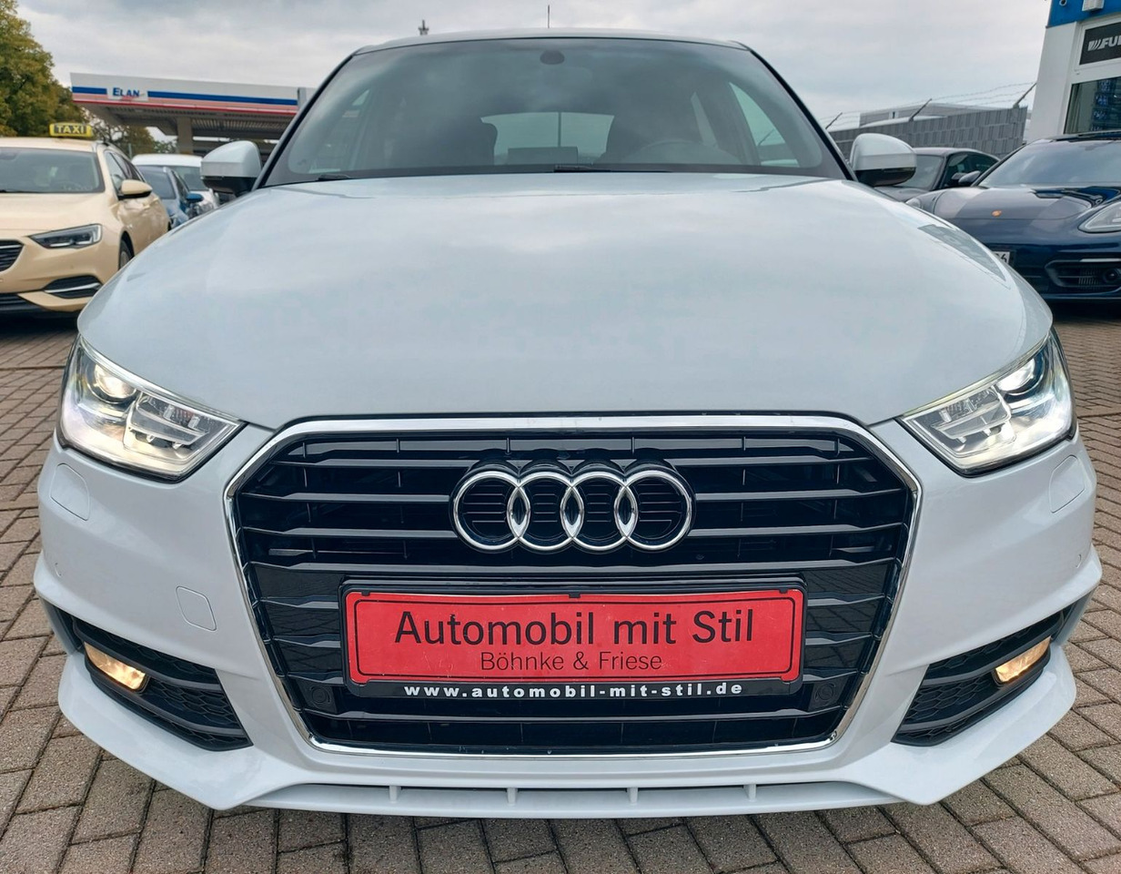 Audi A1 Sportback sport S-Line Pano Bose Xenon DAB - Sedan: foto 4 Audi A1 Sportback sport S-Line Pano Bose Xenon DAB - Sedan: foto 4