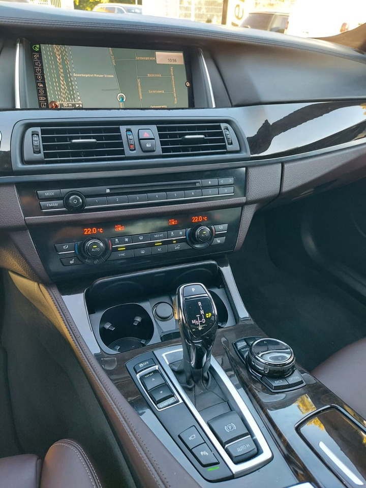Sedan BMW 550i Limousine Autom. M-Sport HUD Glasdach H&K: foto 16 Sedan BMW 550i Limousine Autom. M-Sport HUD Glasdach H&K: foto 16