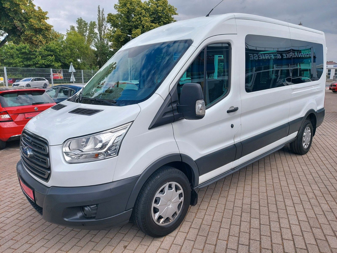 Ford Transit Kombi 350 L3 hoch Trend Rollstuhl Lift - Furgon pasagjerësh: foto 2 Ford Transit Kombi 350 L3 hoch Trend Rollstuhl Lift - Furgon pasagjerësh: foto 2