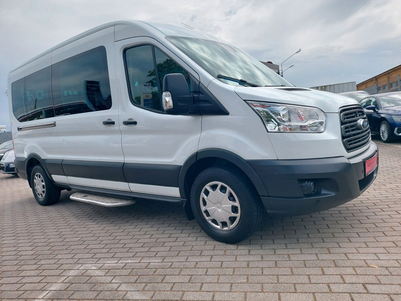 Ford Transit Kombi 350 L3 hoch Trend Rollstuhl Lift - Furgon pasagjerësh: foto 4 Ford Transit Kombi 350 L3 hoch Trend Rollstuhl Lift - Furgon pasagjerësh: foto 4