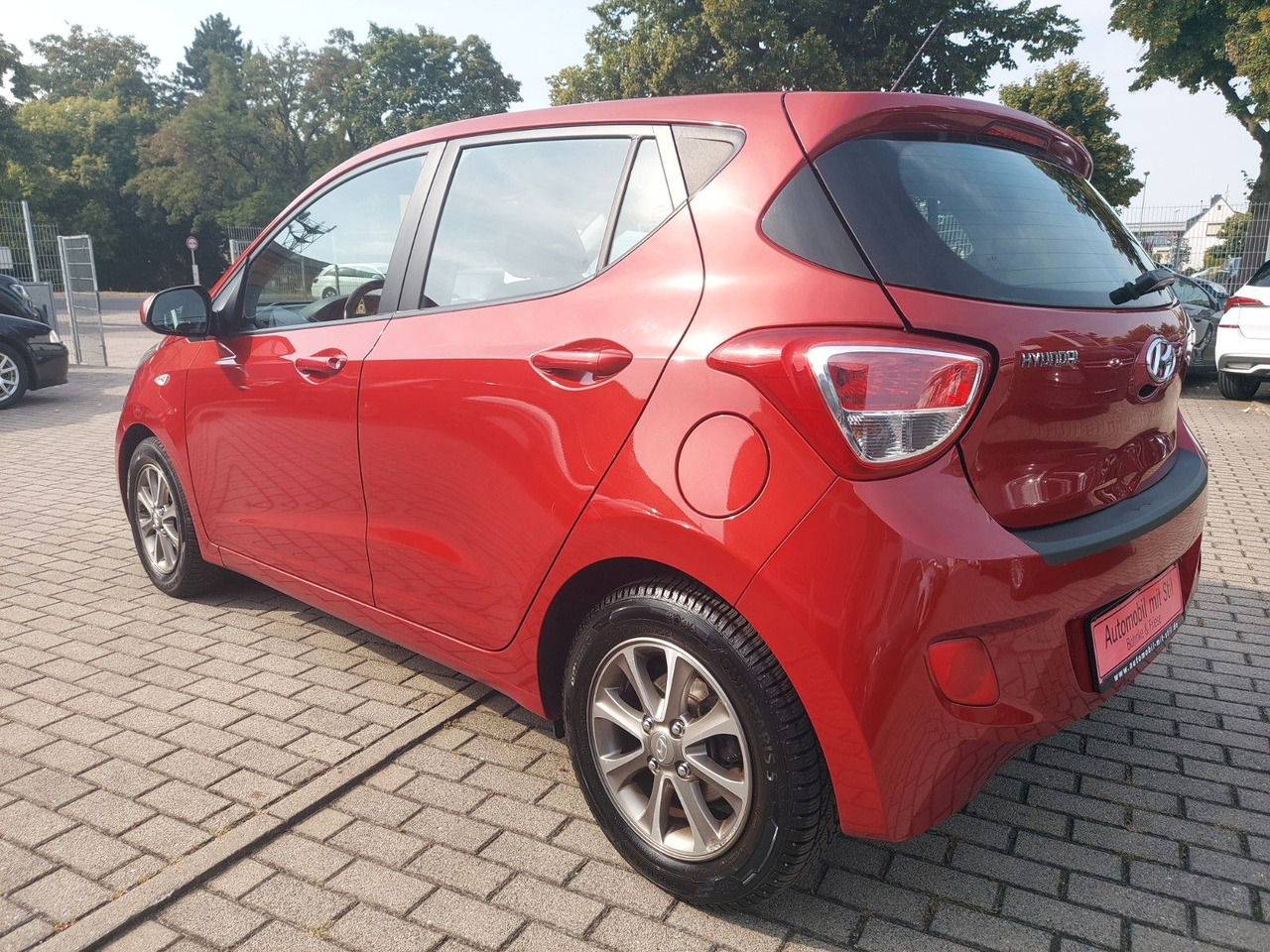 Hyundai i10 Intro Edition Klima Sitzeizung Bluetooth - Veturë: foto 4 Hyundai i10 Intro Edition Klima Sitzeizung Bluetooth - Veturë: foto 4