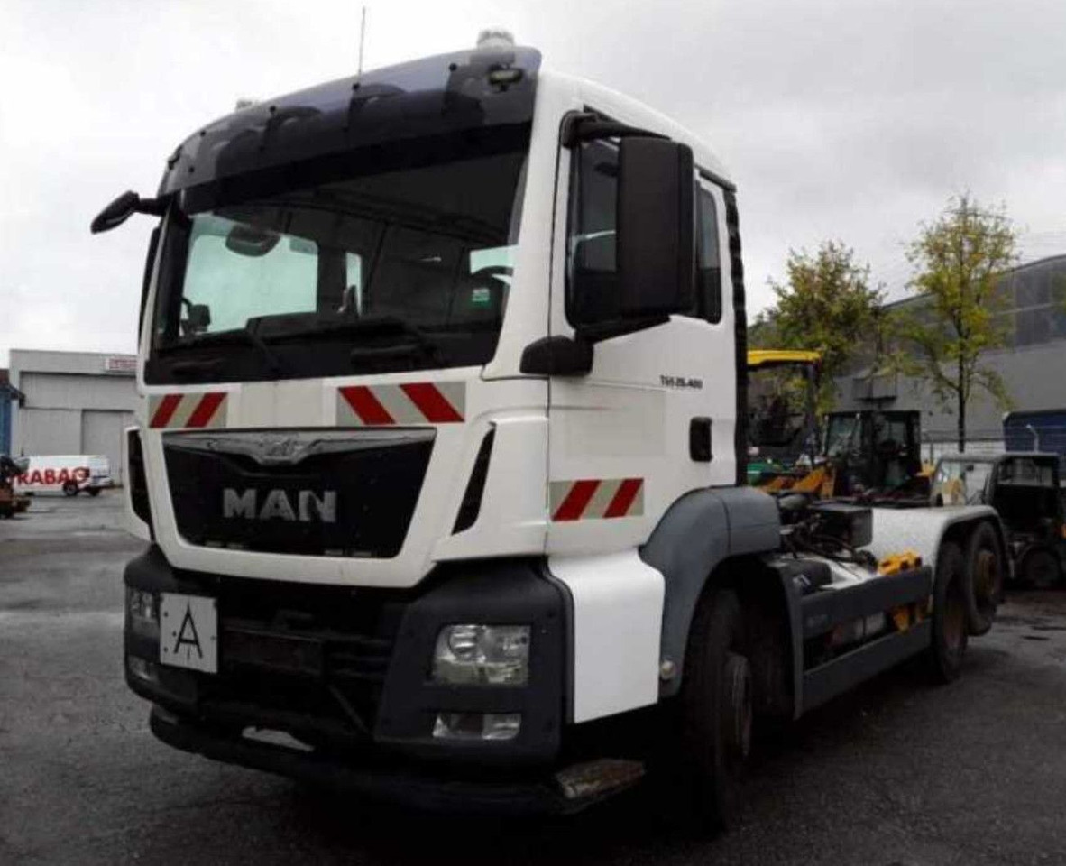MAN 26.400 ABROLLER HIAB - Kamion vetëngarkues: foto 1 MAN 26.400 ABROLLER HIAB - Kamion vetëngarkues: foto 1