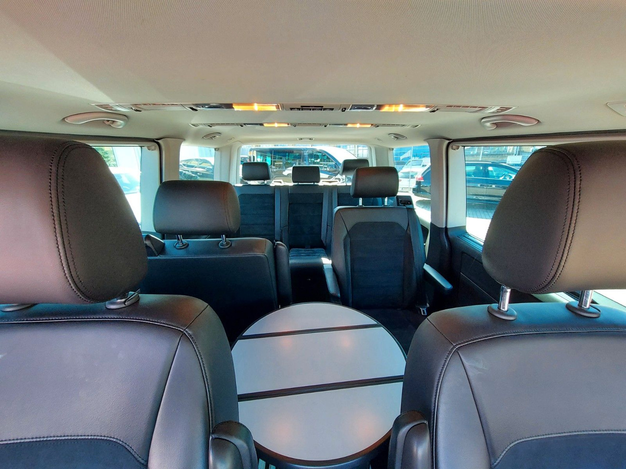 Volkswagen T6 Multivan Bus DSG Alcantara Navi 2XSchiebetür - Furgon pasagjerësh: foto 4 Volkswagen T6 Multivan Bus DSG Alcantara Navi 2XSchiebetür - Furgon pasagjerësh: foto 4