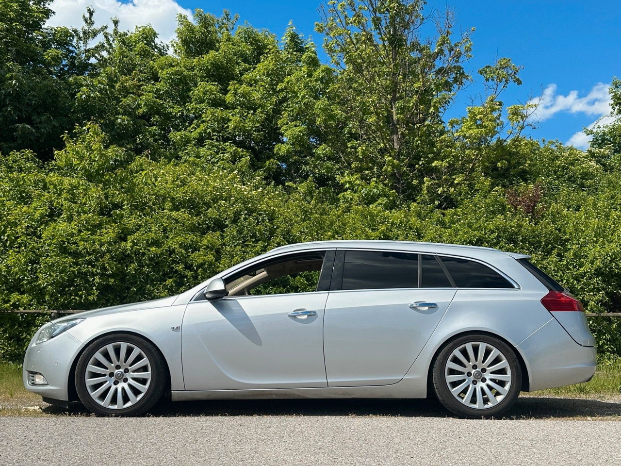 Opel Insignia Sports Tourer 2.0 CDTI eco 118 S/S - Veturë: foto 2 Opel Insignia Sports Tourer 2.0 CDTI eco 118 S/S - Veturë: foto 2