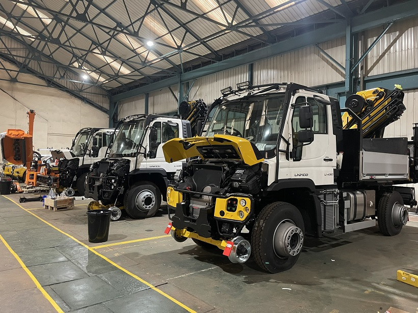 UNIMOG - Kamion me vinç: foto 1 UNIMOG - Kamion me vinç: foto 1