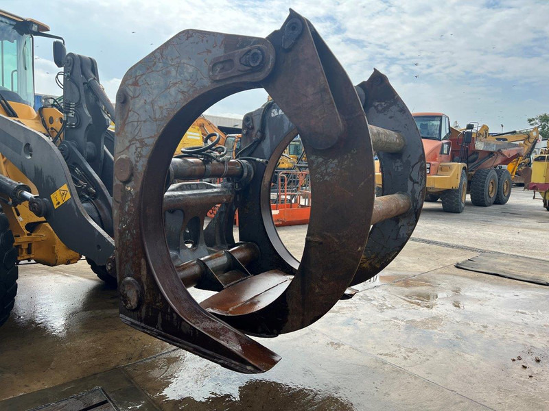 Volvo L90 - Kovë kafshuese: foto 2 Volvo L90 - Kovë kafshuese: foto 2