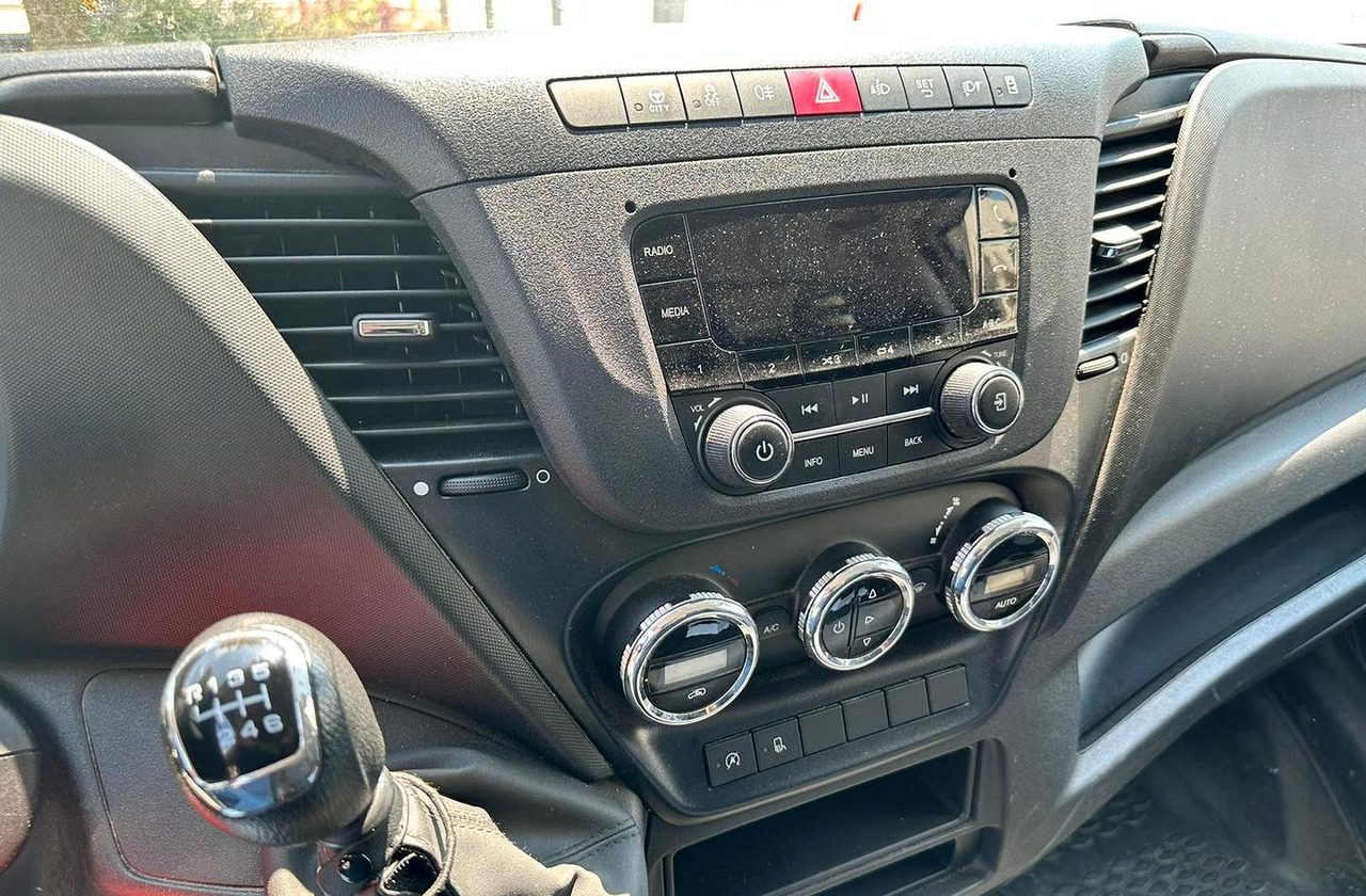 Iveco daily 35c16 euro 6 furgone e sponda - Kamioncine me kontinier: foto 5 Iveco daily 35c16 euro 6 furgone e sponda - Kamioncine me kontinier: foto 5