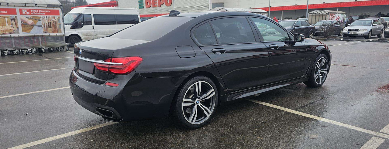 BMW 750 - Sedan: foto 5 BMW 750 - Sedan: foto 5