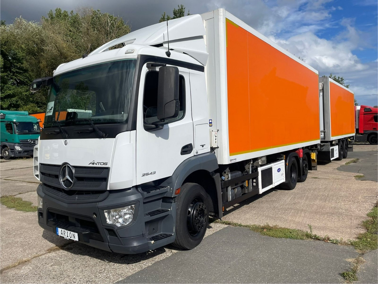 Mercedes-Benz Antos 2543 6x2 Kühlkoffer/CARRIER/NLA/LBW/AC/EU6 - Kamion frigorifer: foto 3 Mercedes-Benz Antos 2543 6x2 Kühlkoffer/CARRIER/NLA/LBW/AC/EU6 - Kamion frigorifer: foto 3