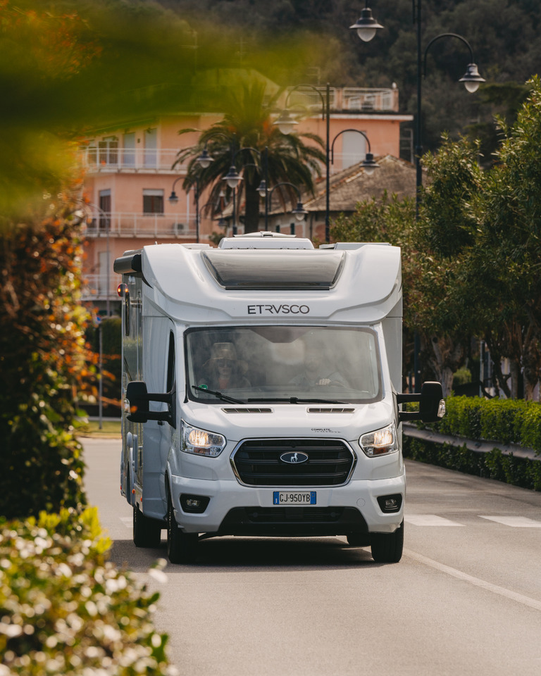 Etrusco T 7.3 QCF - Kamper gjysmë i integruar: foto 3 Etrusco T 7.3 QCF - Kamper gjysmë i integruar: foto 3