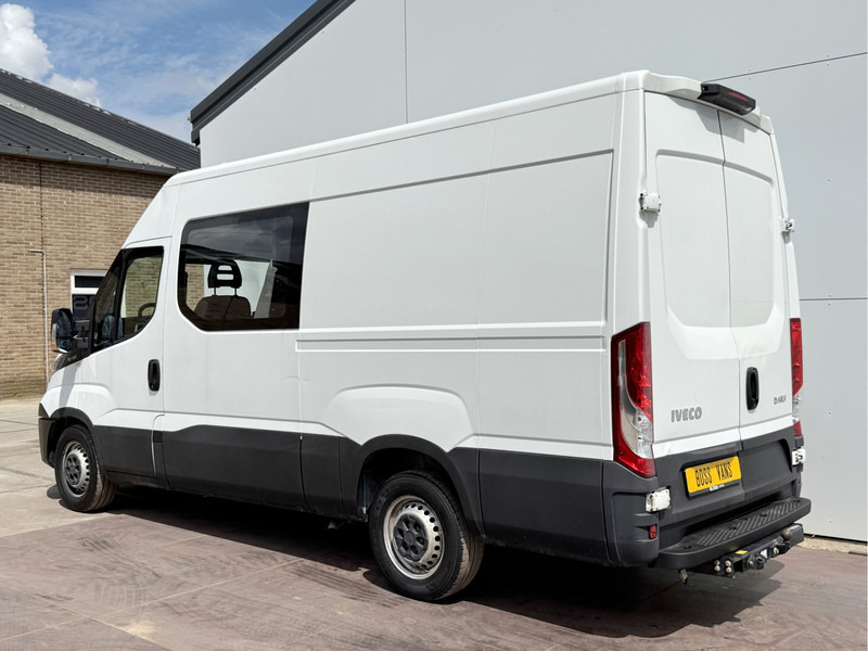 Iveco Daily 35S14 2.3 L2H2 Dubbele Cabine 7 Stoelen Airco Cruise Control Trekhaak 3.5t Lucht geveerde stoel - Furgon, Kamioncine dopio kabinë: foto 2 Iveco Daily 35S14 2.3 L2H2 Dubbele Cabine 7 Stoelen Airco Cruise Control Trekhaak 3.5t Lucht geveerde stoel - Furgon, Kamioncine dopio kabinë: foto 2