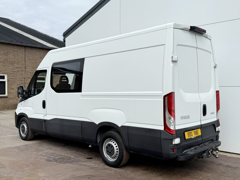 Iveco Daily 35S14 2.3 L2H2 Dubbele Cabine 7 Stoelen Airco Cruise Control Trekhaak 3.5t Lucht geveerde stoel - Furgon, Kamioncine dopio kabinë: foto 2 Iveco Daily 35S14 2.3 L2H2 Dubbele Cabine 7 Stoelen Airco Cruise Control Trekhaak 3.5t Lucht geveerde stoel - Furgon, Kamioncine dopio kabinë: foto 2
