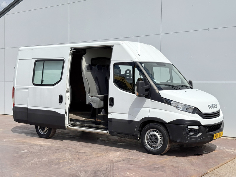Iveco Daily 35S14 2.3 L2H2 Dubbele Cabine 7 Stoelen Airco Cruise Control Trekhaak 3.5t Lucht geveerde stoel - Furgon, Kamioncine dopio kabinë: foto 5 Iveco Daily 35S14 2.3 L2H2 Dubbele Cabine 7 Stoelen Airco Cruise Control Trekhaak 3.5t Lucht geveerde stoel - Furgon, Kamioncine dopio kabinë: foto 5