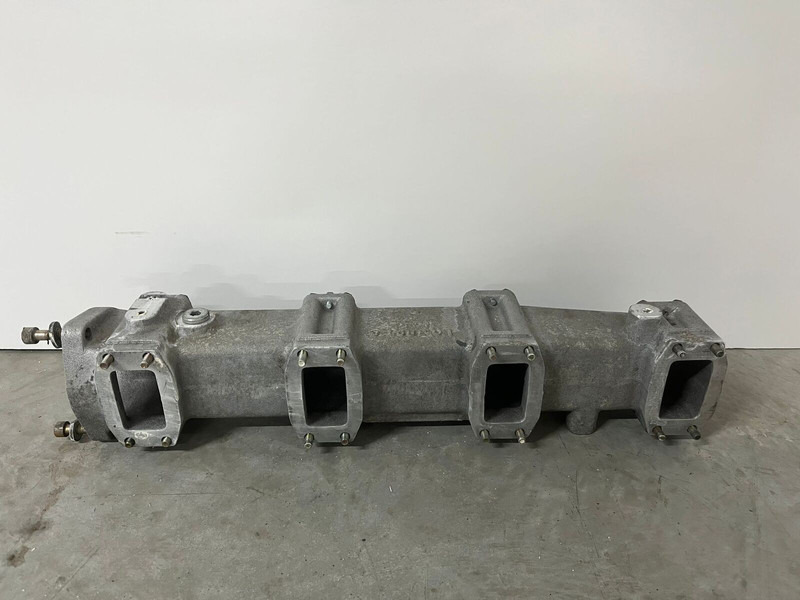 Liebherr A974 / P974 / R942 / R944 / R954 / R964 / R974 / R974B - A 974 / P 974 / R 942 / R 944 / R 954 / R 964 / R 974 / R 974B - Tubi i marrjes së ajrit: foto 4 Liebherr A974 / P974 / R942 / R944 / R954 / R964 / R974 / R974B - A 974 / P 974 / R 942 / R 944 / R 954 / R 964 / R 974 / R 974B - Tubi i marrjes së ajrit: foto 4