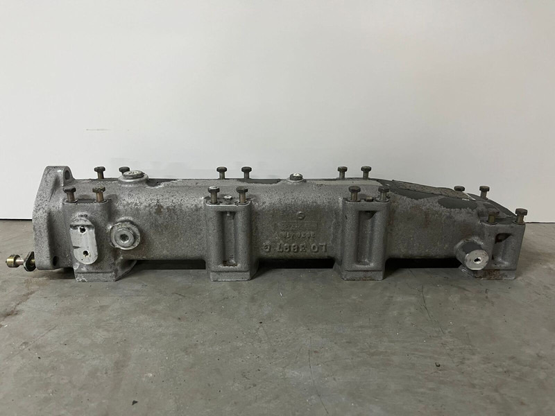 Liebherr A974 / P974 / R942 / R944 / R954 / R964 / R974 / R974B - A 974 / P 974 / R 942 / R 944 / R 954 / R 964 / R 974 / R 974B - Tubi i marrjes së ajrit: foto 3 Liebherr A974 / P974 / R942 / R944 / R954 / R964 / R974 / R974B - A 974 / P 974 / R 942 / R 944 / R 954 / R 964 / R 974 / R 974B - Tubi i marrjes së ajrit: foto 3