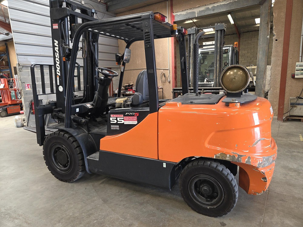 DOOSAN G55C-5 - Pirun më gaz: foto 2 DOOSAN G55C-5 - Pirun më gaz: foto 2