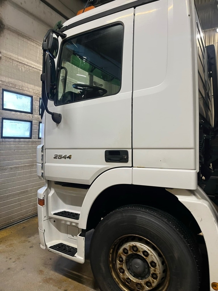 Mercedes-Benz ACTROS 2544 med HIAB 122-E-3 kran 12 tm - Kamion me vinç: foto 5 Mercedes-Benz ACTROS 2544 med HIAB 122-E-3 kran 12 tm - Kamion me vinç: foto 5