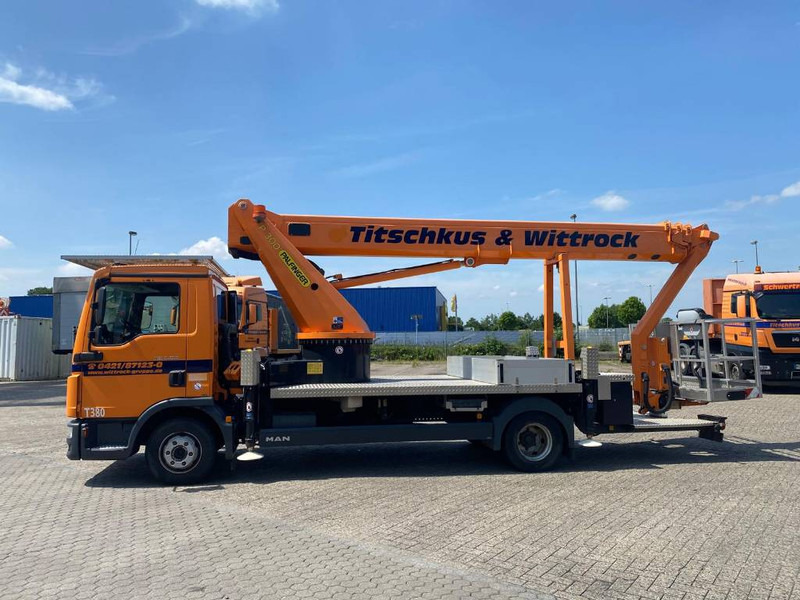 Palfinger P 300 - Platformë ajrore e montuar në kamion: foto 4 Palfinger P 300 - Platformë ajrore e montuar në kamion: foto 4