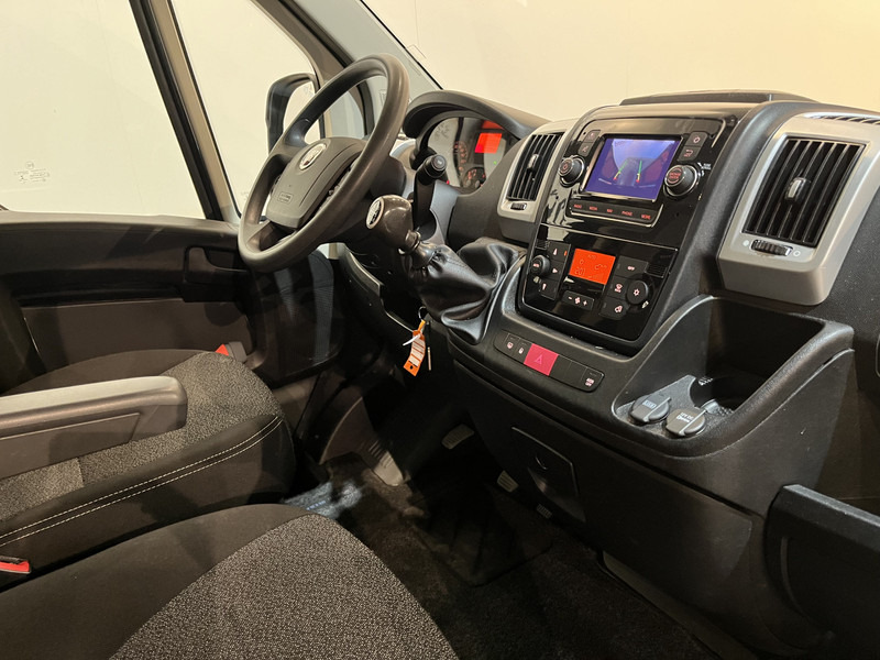 Fiat Ducato 2.3 MultiJet L2H2 120 PK / Euro 6 / Airco / Camera / Cruise Control / Trekhaak / Navigatie / 3-Zits / 72.600 KM !! - Furgon i vogël: foto 3 Fiat Ducato 2.3 MultiJet L2H2 120 PK / Euro 6 / Airco / Camera / Cruise Control / Trekhaak / Navigatie / 3-Zits / 72.600 KM !! - Furgon i vogël: foto 3
