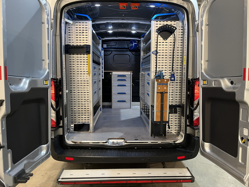 Ford Transit 350 2.0 TDCI L2H2 Trend 130 PK Automaat Servicebus / Sortimo Inrichting / Euro 6 / Airco / Cruise Control / Camera / 3-Zits / 83.500 KM !! - Furgon: foto 4 Ford Transit 350 2.0 TDCI L2H2 Trend 130 PK Automaat Servicebus / Sortimo Inrichting / Euro 6 / Airco / Cruise Control / Camera / 3-Zits / 83.500 KM !! - Furgon: foto 4