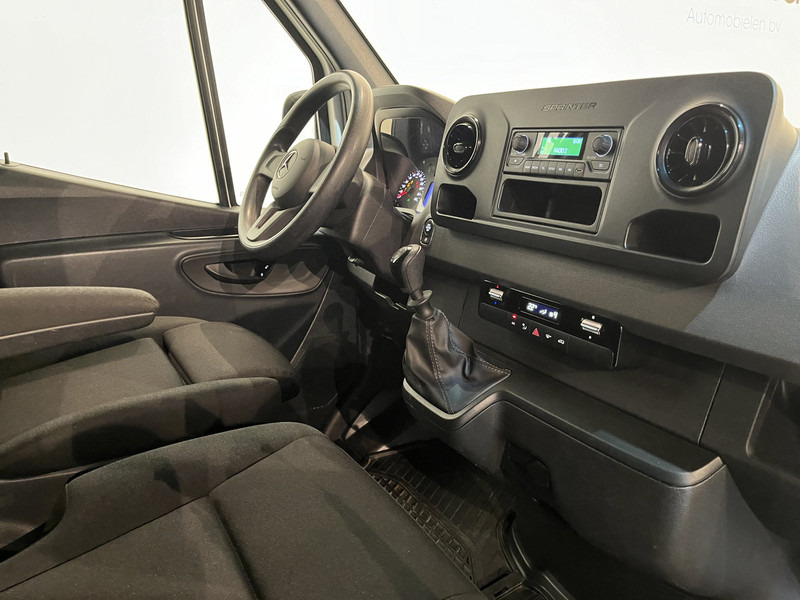 Mercedes-Benz Sprinter 315 CDI L2 RWD DC Dubbel Cabine Open Laadbak / Euro 6 / Trekhaak 3500 KG / Airco / 12.000 KM !! / BPM VRIJ !! - Kamioncine me karroceri, Kamioncine dopio kabinë: foto 3 Mercedes-Benz Sprinter 315 CDI L2 RWD DC Dubbel Cabine Open Laadbak / Euro 6 / Trekhaak 3500 KG / Airco / 12.000 KM !! / BPM VRIJ !! - Kamioncine me karroceri, Kamioncine dopio kabinë: foto 3