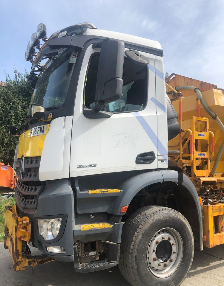Makinë për heqjen e borës Mercedes-Benz Arocs 2633 6x4 piaskarka solarka pług: foto 7
