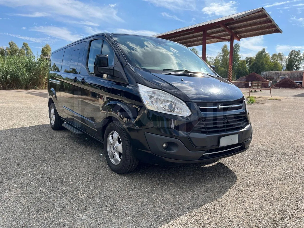 Ford Tourneo Custom - Minibus, Furgon pasagjerësh: foto 1 Ford Tourneo Custom - Minibus, Furgon pasagjerësh: foto 1