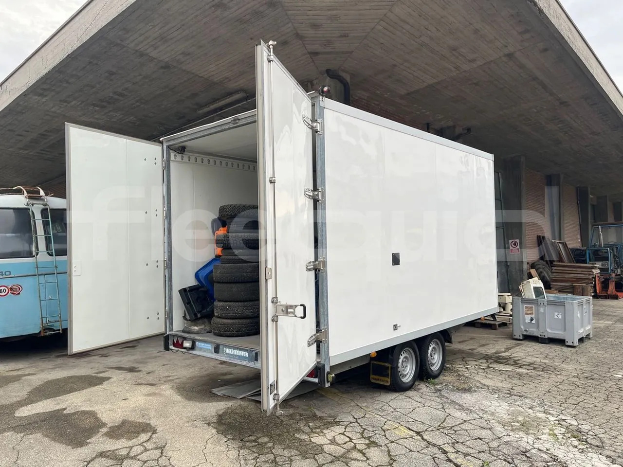 Humbaur Rimorchio - Rimorkio me vagonetë të mbyllur: foto 5 Humbaur Rimorchio - Rimorkio me vagonetë të mbyllur: foto 5