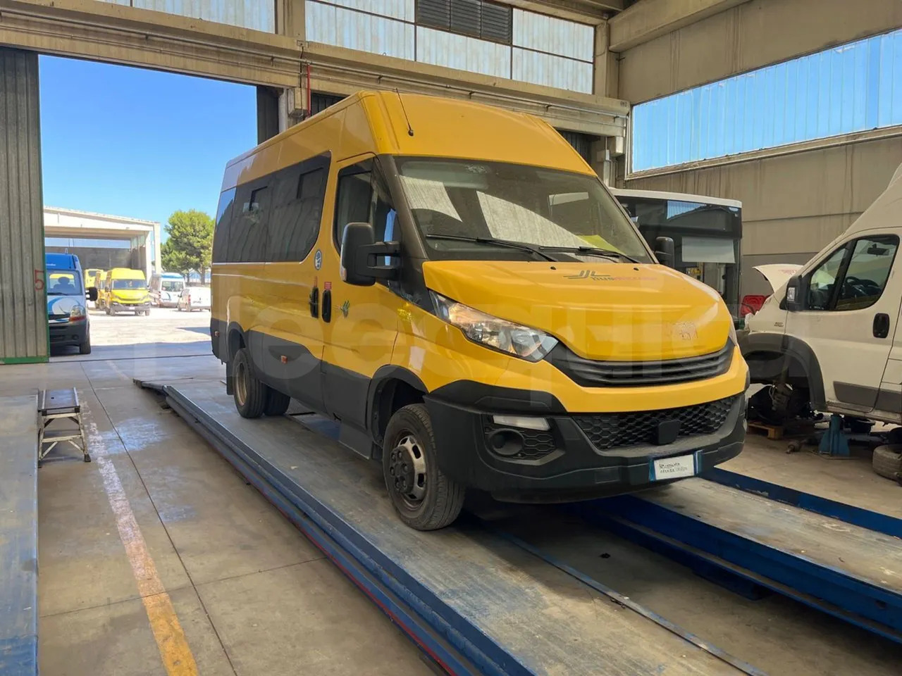 Iveco Daily - Autobus shkollor: foto 1 Iveco Daily - Autobus shkollor: foto 1
